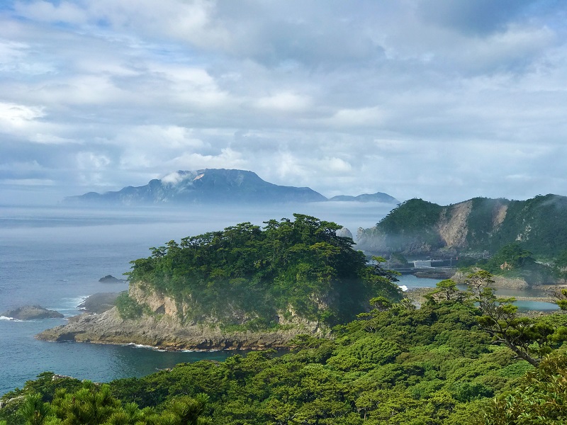 式根島の高台から望む島々の風景の無料写真