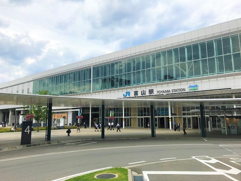 JR富山駅の駅舎全景の無料写真