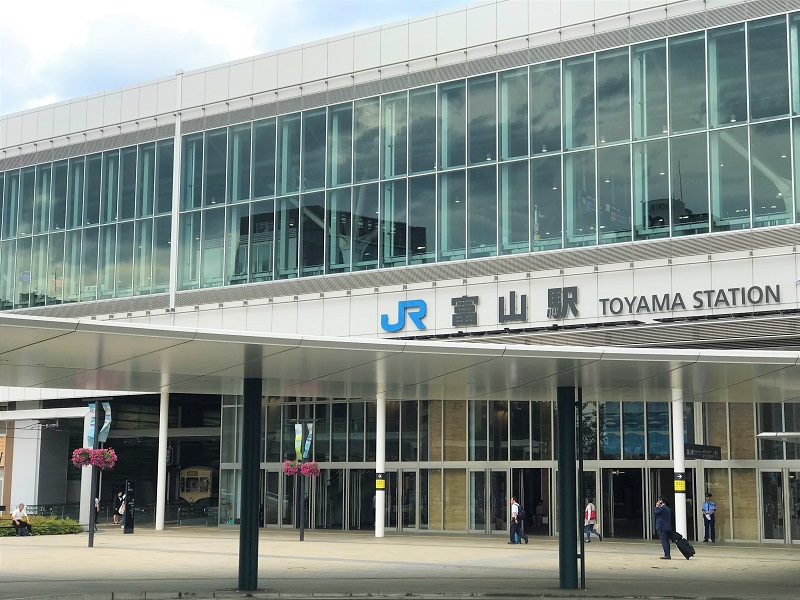 JR富山駅新駅舎の駅名表示