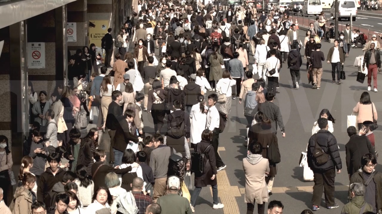 公開中のフリー動画素材 ページ1 大勢の人々の歩く足元 新宿の雑踏 都心の風景などのハイビジョン動画素材 商用利用可能で無料のフリー動画 写真 ｃｇ素材 のテイクムーヴ