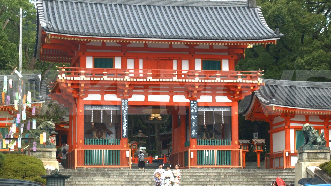 公開中のフリー動画素材 ページ10 京都の観光名所 八坂神社から法観寺八坂の塔が見える東山エリアの風景のハイビジョン動画素材 商用利用可能で無料でダウンロードできる フリー動画素材 写真 ｃｇ素材のテイクムーヴ