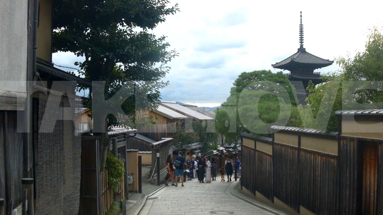 公開中のフリー動画素材 ページ10 京都の観光名所 八坂神社から法観寺八坂の塔が見える東山エリアの風景のハイビジョン動画素材 商用利用可能で無料でダウンロードできる フリー 動画素材 写真 ｃｇ素材のテイクムーヴ